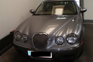 Jaguar XJ.